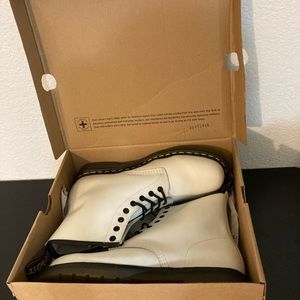 NEW DR MARTENS AIR WAIR 1460 SMOOTH WHITE AW004 WOMENS 11 MENS 10